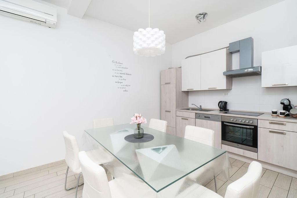 Apartments Grubisic - Sibenik - Parking Included Quarto foto